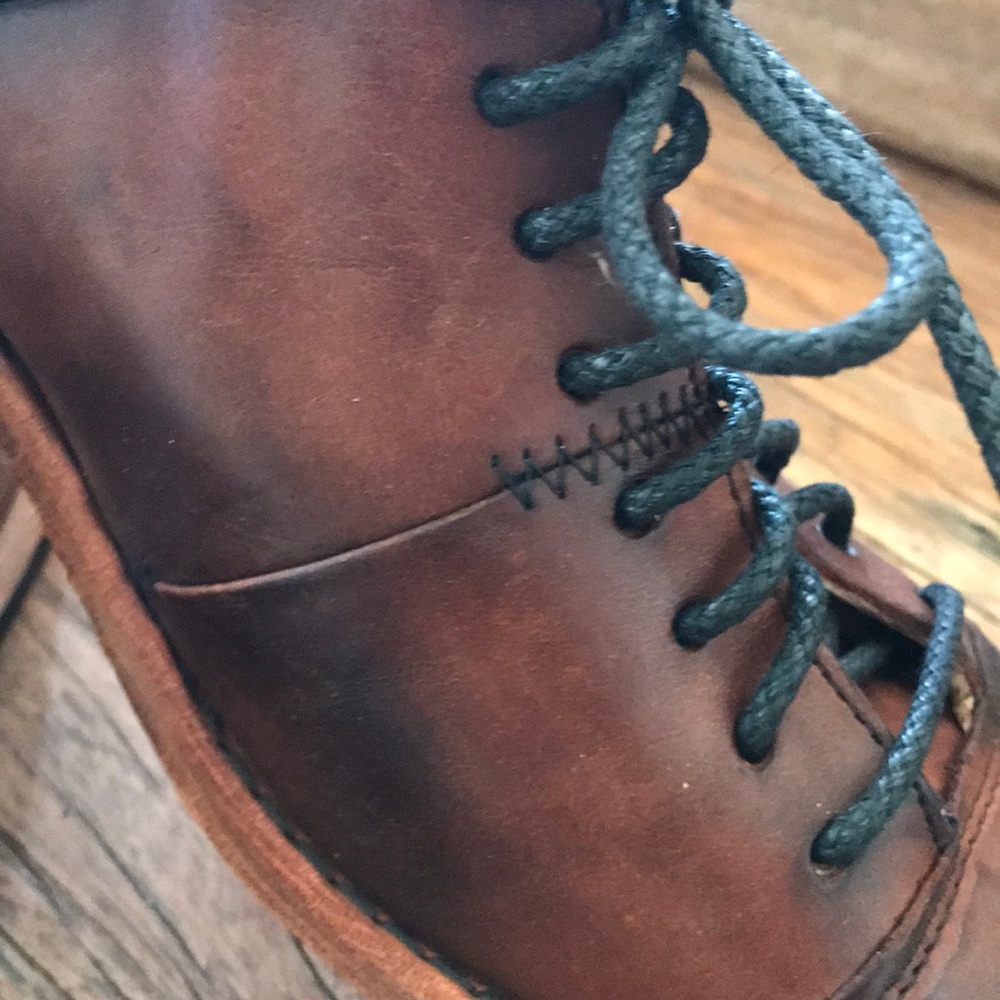 Chic leather lace up shoe. - Picture 3 of 4